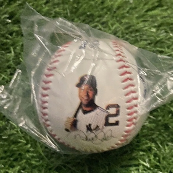 Derek Jeter Final Season Game Day. Sept. 7, 2014. Souvenir 5 Piece Box very rare - Picture 7 of 13